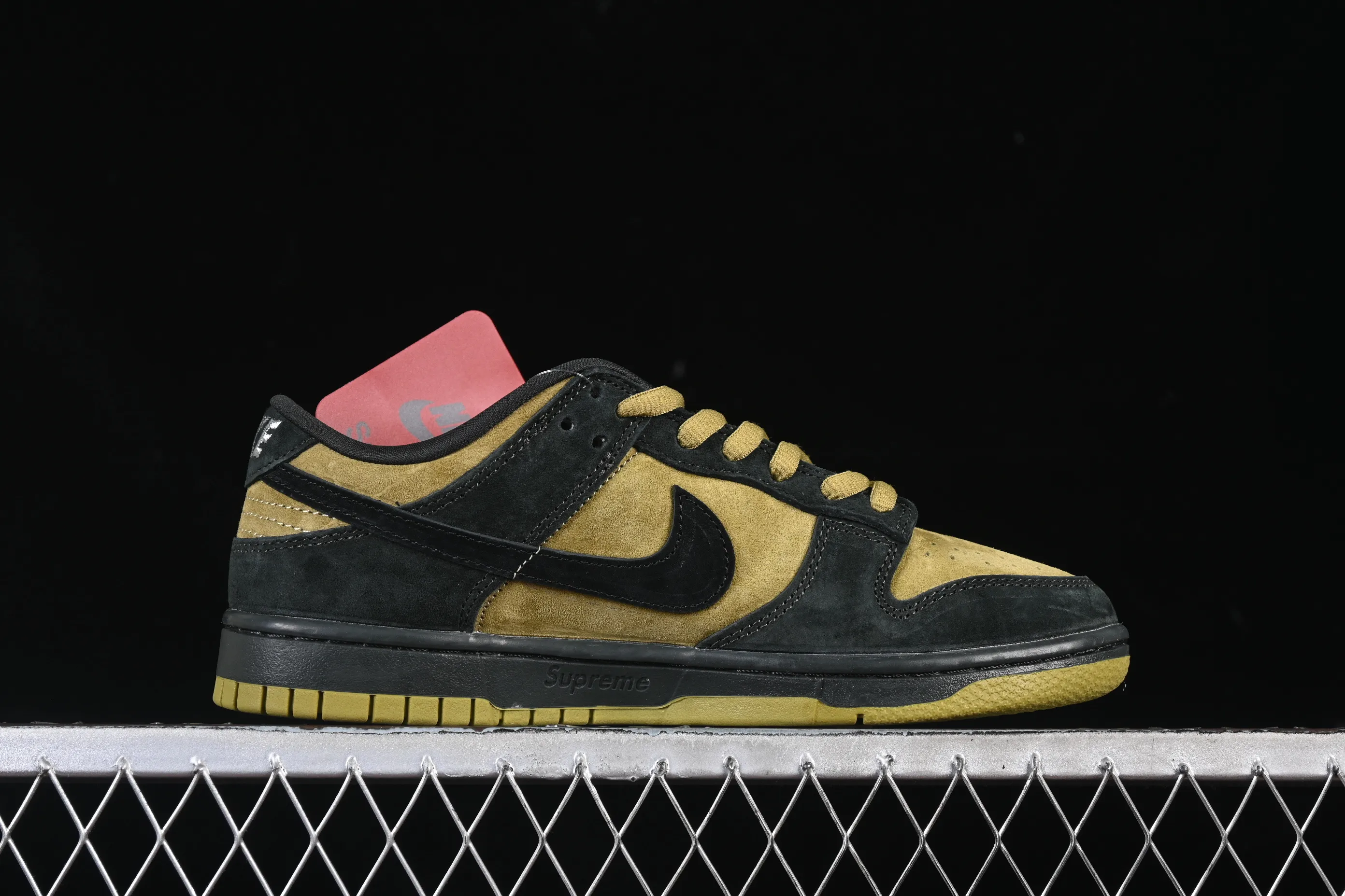 All Categories Nk SB Dunk Series Nk SB Dunk Low Low-top sneakers Supreme x Nike Dunk SB Dunk Low joint brown and yellow low-top casual skateboard shoes HQ8487-300